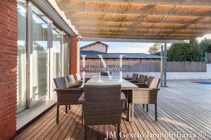 Foto 6f684431-d040-4f51-905b-7d43011b46e8. Haus mit kamin heizung parking pool in Ullastrell