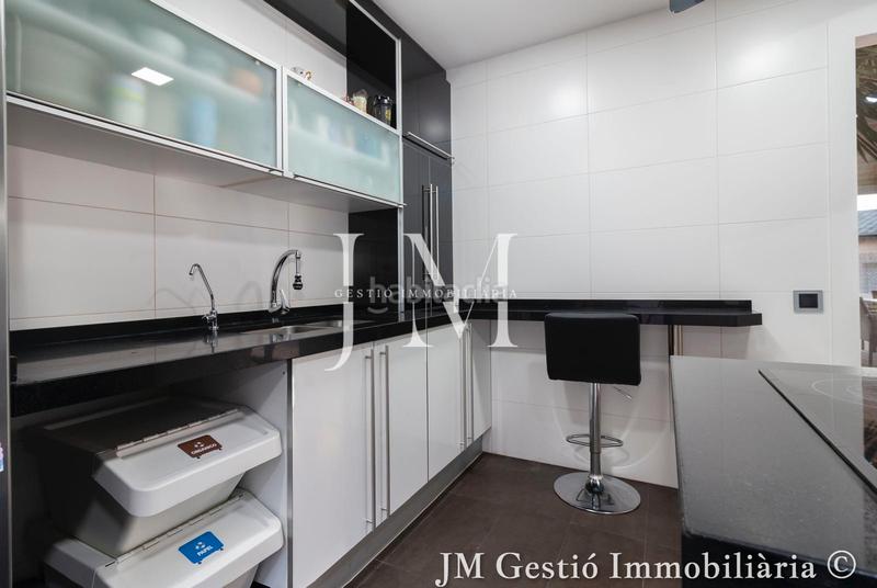 Foto 863a9b00-b3ac-4af8-bae4-49c3b5f7f79a. Haus mit kamin heizung parking pool in Ullastrell