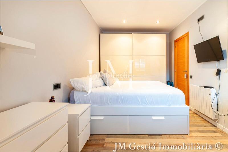 Foto a192c696-4549-4a81-985e-b3cdda6125f7. Haus mit kamin heizung parking pool in Ullastrell