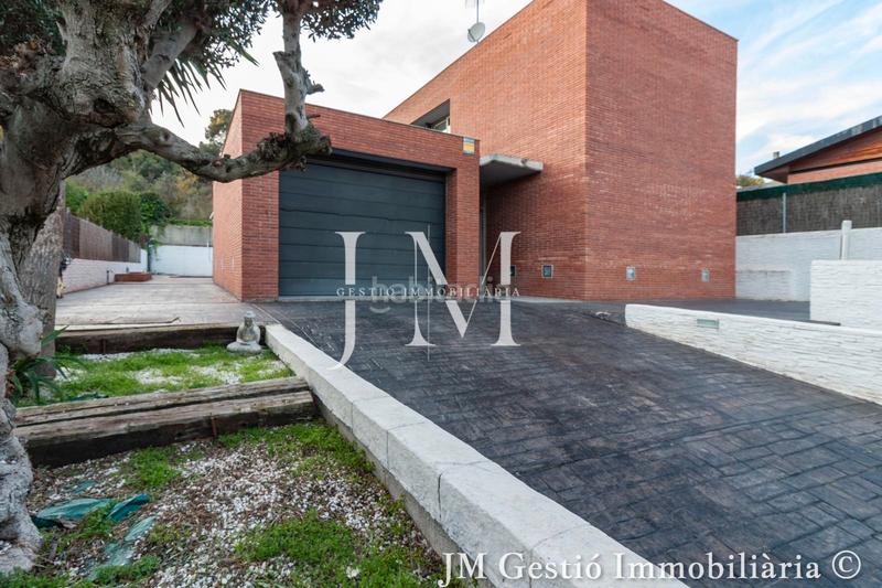 Foto c40618f1-1332-406d-b2f9-45c3680b0ad1. Haus mit kamin heizung parking pool in Ullastrell