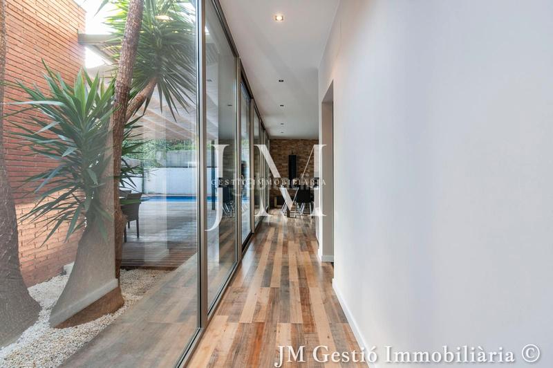 Foto f0988e2c-cc3d-4475-8edf-cde969177c6d. Haus mit kamin heizung parking pool in Ullastrell