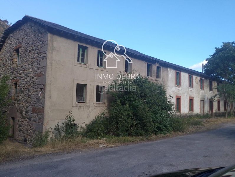 Foto ca297fb9-14c5-4d0b-8057-f57d1d85ec96. Edificio in Villamanín