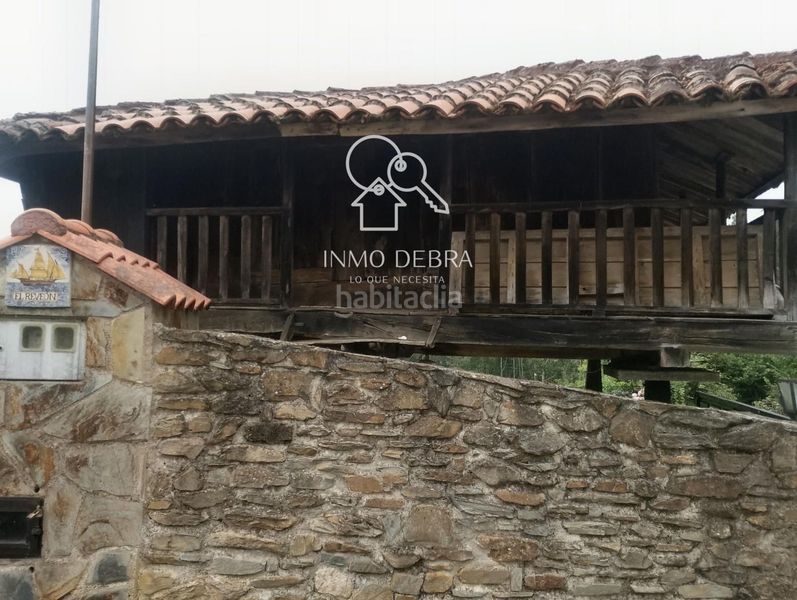 Foto 6844788d-8e2f-4246-92a4-3a610354558e. Casa adossada amb calefacció a Cudillero