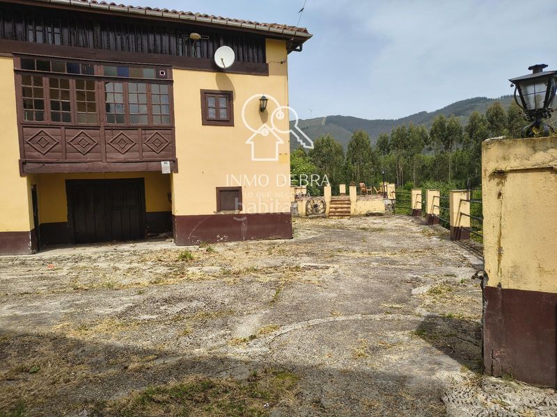 Foto f50ba70e-c0e8-4749-863e-0c8cfd5fd783. Casa amb calefacció a Salas