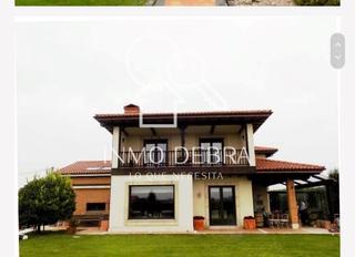 Xalet a Soto del Barco. Impresionante  casa