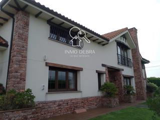 Chalet  N/a. En muros del naln