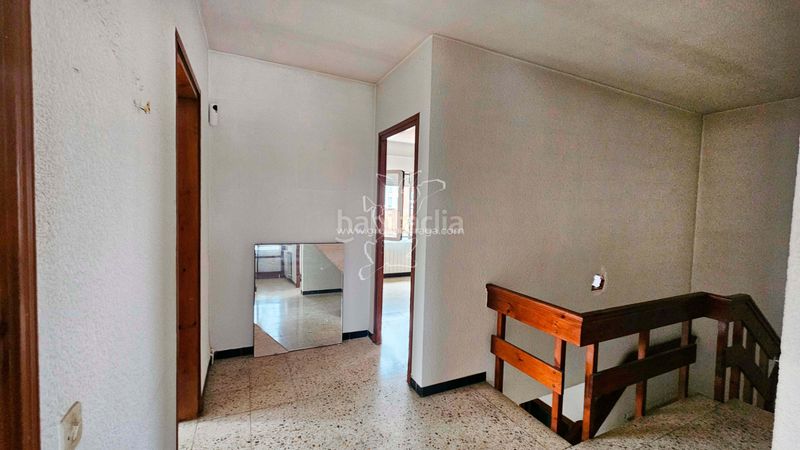 Foto bd3a04f9-e76c-40d3-8b94-af61440fbc55. Casa amb xemeneia calefacció aparcament a Centre Vidreres