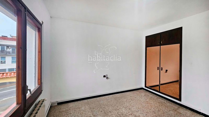 Foto e51a626a-59a7-465e-bc3a-165cd0338b28. Casa amb xemeneia calefacció aparcament a Centre Vidreres