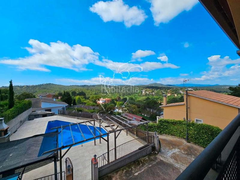 Foto a37f05e2-f0e1-46a1-abc9-eec8d74220ff. Xalet amb aparcament piscina a Aiguaviva Parc Vidreres
