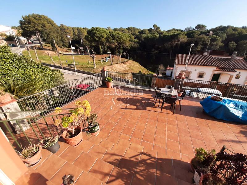 Foto 13a4f8dd-e80d-4184-be74-92c971a77a73. Casa amb xemeneia aparcament a Mas Romeu Lloret de Mar