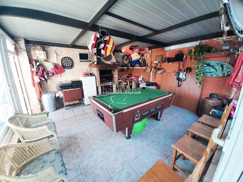 Foto 64a5bc2e-10c1-495b-9aaf-63fae3d57ec1. Casa amb xemeneia aparcament a Mas Romeu Lloret de Mar