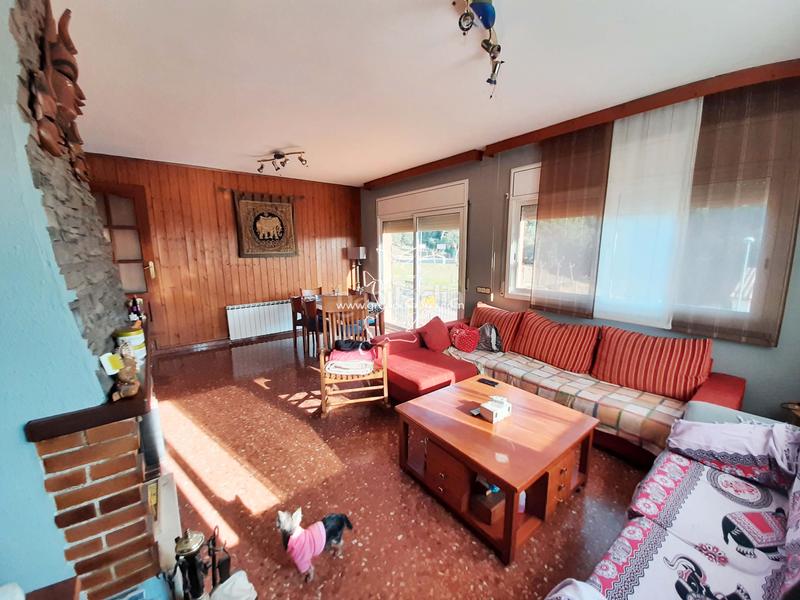 Foto a0b1175a-0ae4-4d04-ac27-dc6950f1a8d3. Casa amb xemeneia aparcament a Mas Romeu Lloret de Mar