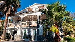 Xalet a Aiguaviva Parc. Gt_107 casa con piscina y licencia turística en aiguaviva parc