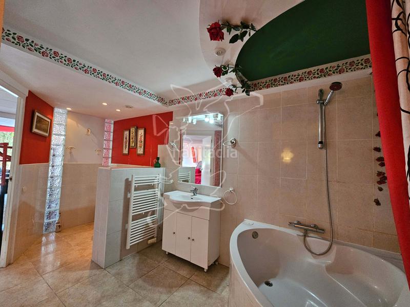 Foto ceb10858-9b0d-4b8d-8539-c55427c4d985. Chalet avec cheminée parking piscine dans Aiguaviva Parc Vidreres