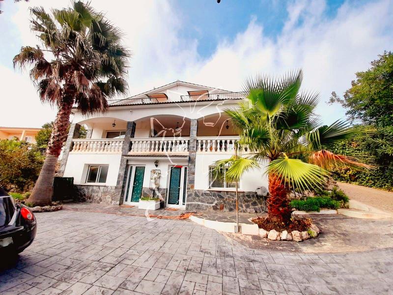 Foto f55bb759-50d4-48b8-8b3e-ffb0706c7454. Chalet avec cheminée parking piscine dans Aiguaviva Parc Vidreres