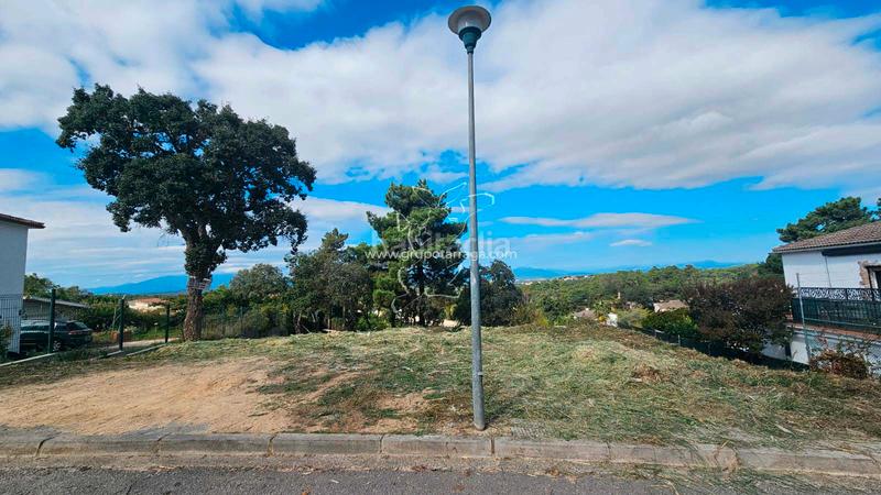 Foto 8563721f-1e2d-4650-8ef8-54f5e79c15b6. Terreno residencial bonita parcela en puig ventós en Vidreres