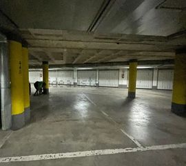 Aparcament cotxe a Avenida la Mancha