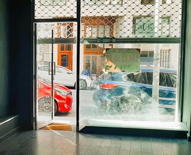 Foto 75c25a2e-9909-4426-9018-991677c7fe2b. Alquiler local comercial en pintor laxeiro 12 en Plaza Independencia Vigo