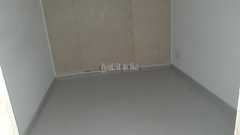 Foto 28a37783-4d79-4437-a9a9-4f6dfa7c5cdb. Alquiler local comercial en ramón cabanillas 5 en Santiago de Compostela