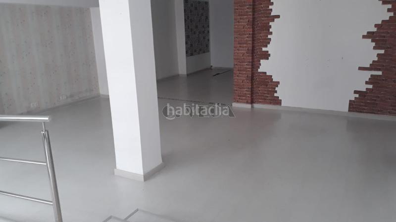 Foto 43b749ca-f067-42cb-bd63-1cb4fb93a999. Alquiler local comercial en ramón cabanillas 5 en Santiago de Compostela