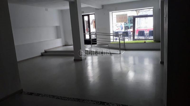 Foto fa2da887-ac6c-47fa-ad17-4d66997c8f09. Alquiler local comercial en ramón cabanillas 5 en Santiago de Compostela