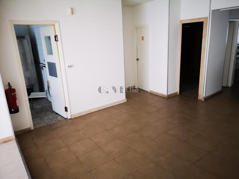 Foto 3a1bf72c-7fc2-4789-b3f9-06b1f0097267. Rent business premise in pi y margall 108 in Camelias - Pi y Margall Vigo