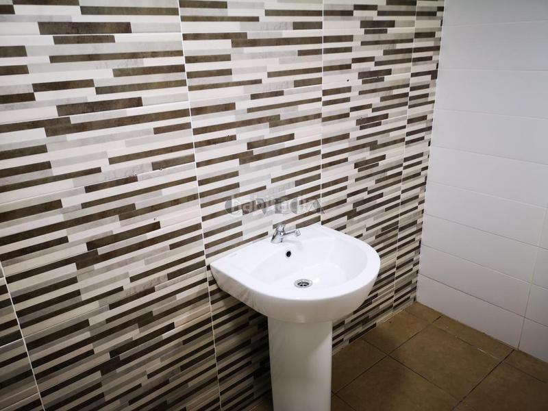 Foto f981d064-21db-4a66-9708-e6f610c78bca. Rent business premise in pi y margall 108 in Camelias - Pi y Margall Vigo