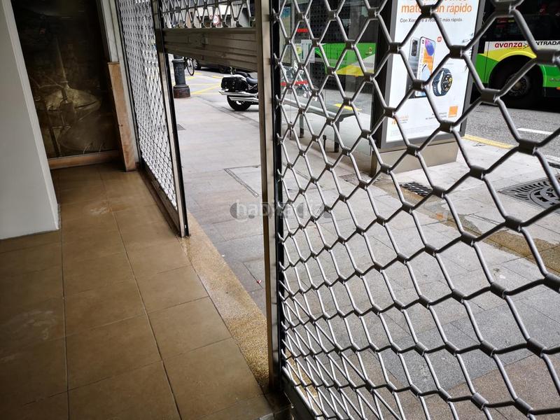 Foto 16ba2569-d514-48d4-8e8a-02e538bc384b. Alquiler local comercial en pi y margall 108 en Camelias - Pi y Margall Vigo