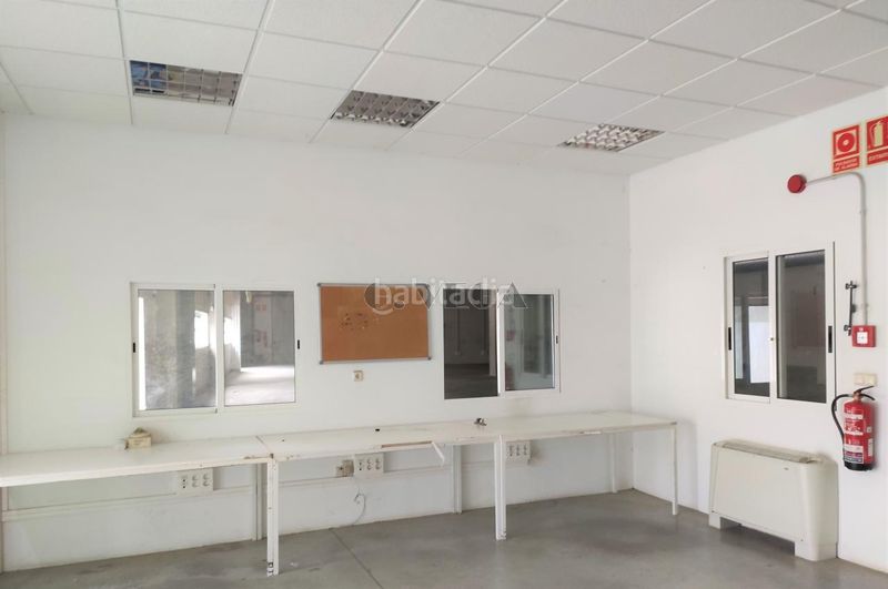 Foto bdcaa94f-acac-4f7a-b3e3-606c9fbf8ea9. Nau industrial a Valadares - Beade Vigo