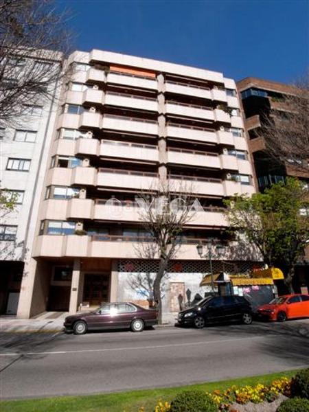 Foto 9d1e9e00-cb86-4a7d-b2d3-f8915eb87c24. Parking coche en gran vía 134 en O Castro Vigo