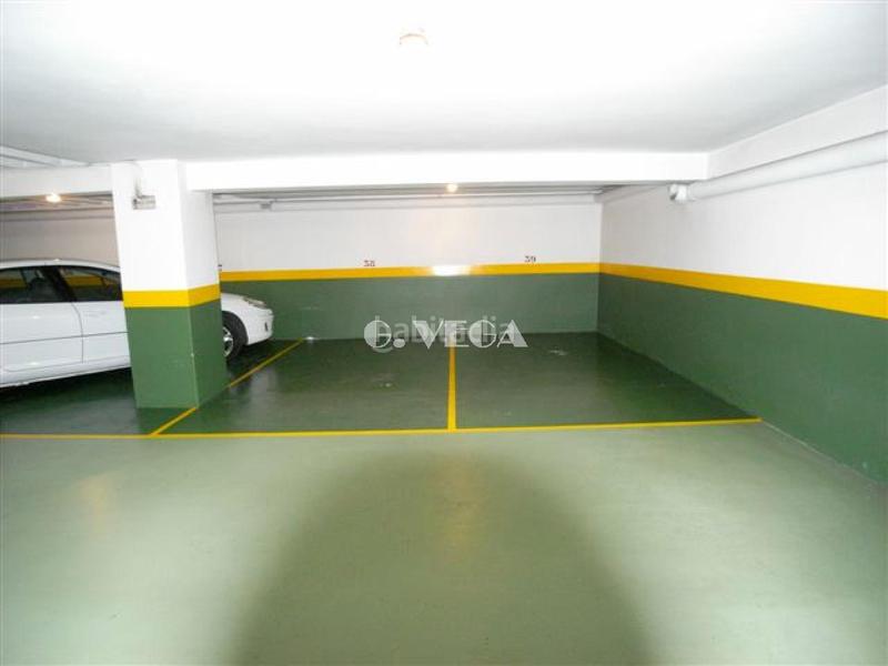 Foto c05365fe-e940-437e-9eb3-086c5e7e2005. Parking voiture dans gran vía 134 dans O Castro Vigo