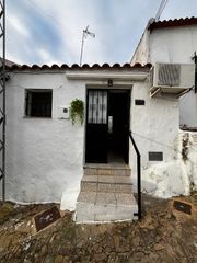 Casa  Calle angosta. Coqueta y pequeña vivienda en venta en sanlúcar de guadiana