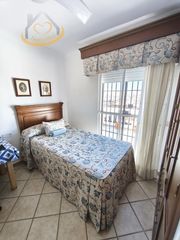 Casa adossada a Lepe. Adosado en venta en avda. de las flores, lepe.