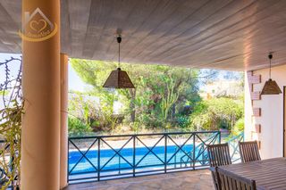 Chalet in Dehesa - Monacilla. Exclusiva vivienda de diseño con piscina privada en la dehesa go