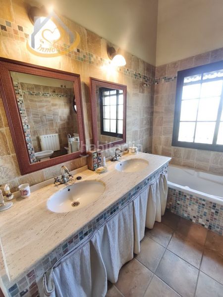 Foto ee9e4e9b-21b3-4518-a773-f4c3945133c7. Xalet amb calefacció aparcament piscina a Dehesa - Monacilla Aljaraque