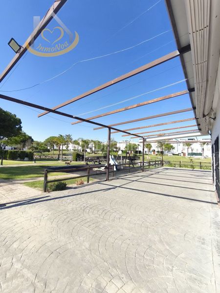 Foto 55752315-1bef-4ebd-bedf-f19fdf1f7a0f. Apartament amb xemeneia aparcament piscina a Islantilla golf Islantilla