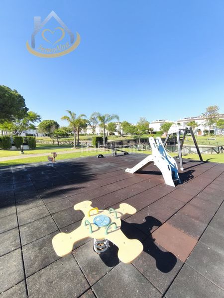 Foto e4578987-5ab6-4aa7-b91a-d9802ab4c5ec. Apartament amb xemeneia aparcament piscina a Islantilla golf Islantilla