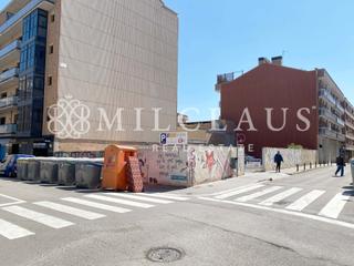 Terreny residencial  Carrer de martí i julià. Parcela urbana esquinera en manresa - plaça catalunya