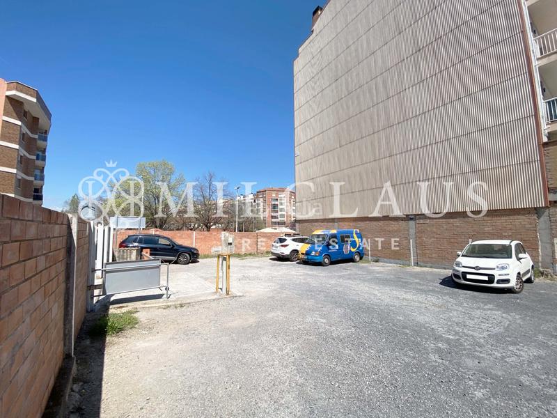 Foto aec906bf-77c4-4294-b5a6-3174a7c713db. Terreny residencial a Plaça Catalunya Manresa