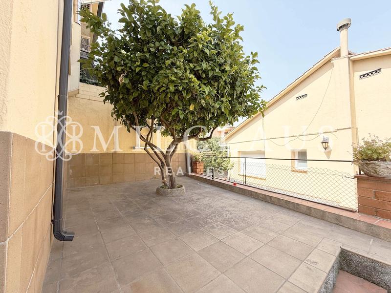 Foto 40d0ed03-2d01-4e85-a50a-627c3d63e110. Casa amb xemeneia calefacció aparcament piscina a Terrassa