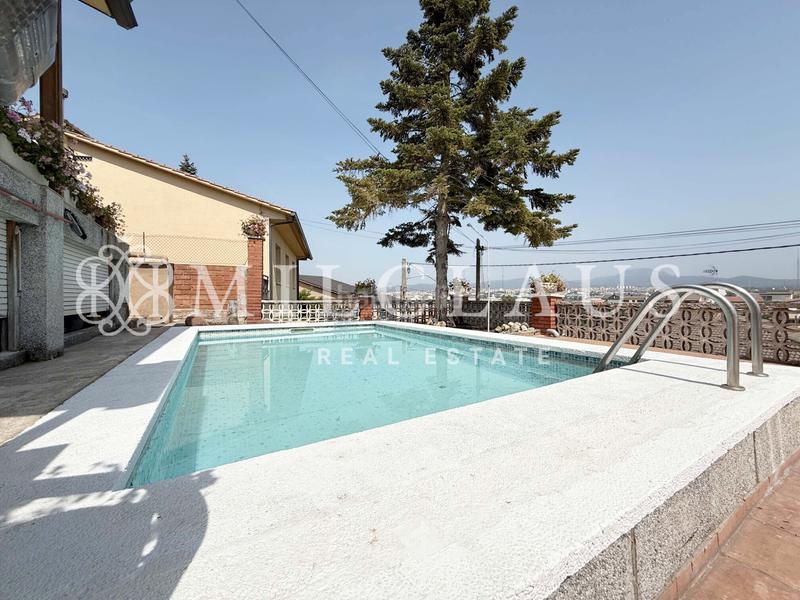 Foto 736b2a94-3953-4321-9fd9-c9f9d53968f6. Casa amb xemeneia calefacció aparcament piscina a Terrassa