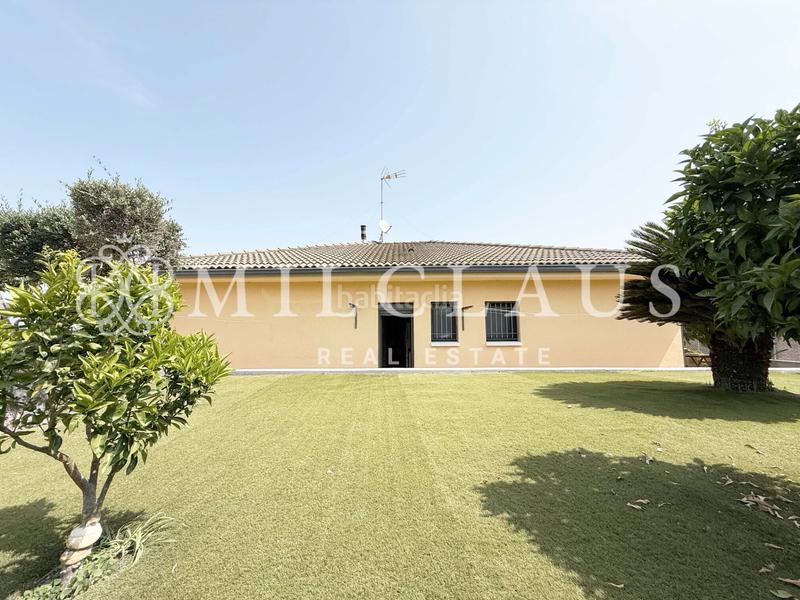 Foto a487cdef-2f55-4a81-950a-0bcf10621922. Casa amb xemeneia calefacció aparcament piscina a Terrassa