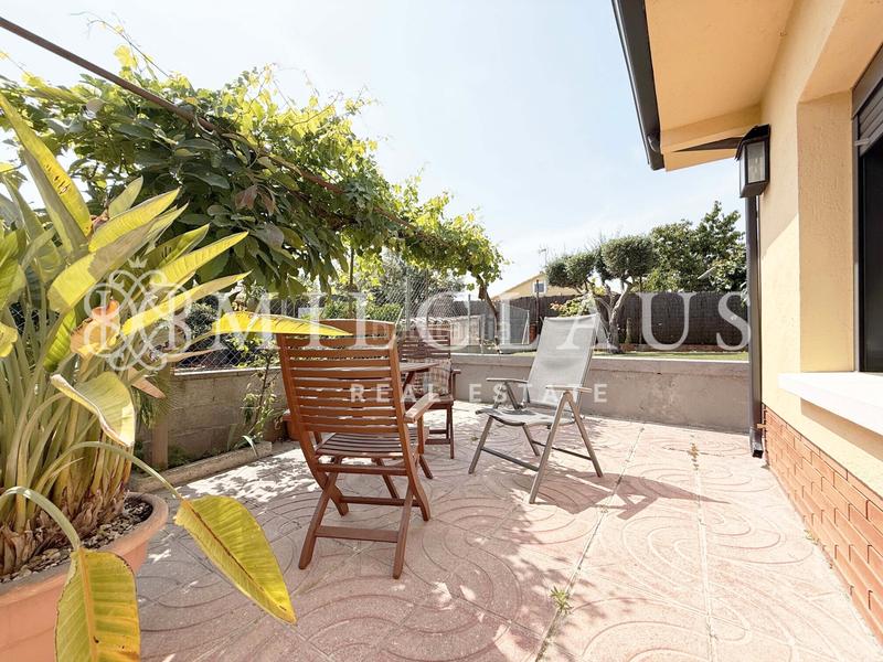 Foto bffd4346-2fd6-4c3f-ad9e-bf86646dd705. Casa amb xemeneia calefacció aparcament piscina a Terrassa