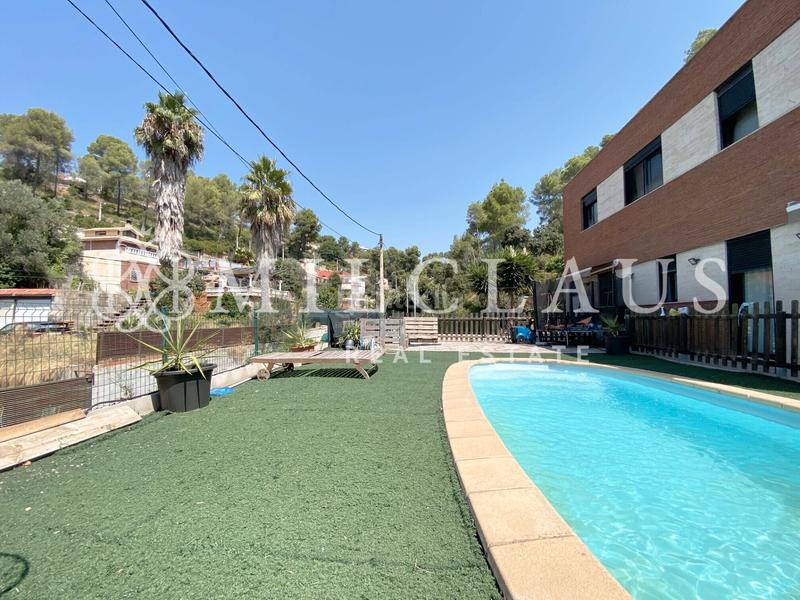 Foto c73d61bf-87f0-4728-8a95-167d94cdf528. Casa amb calefacció aparcament piscina a Castellnou-Can Mir-Can Solà Rubí