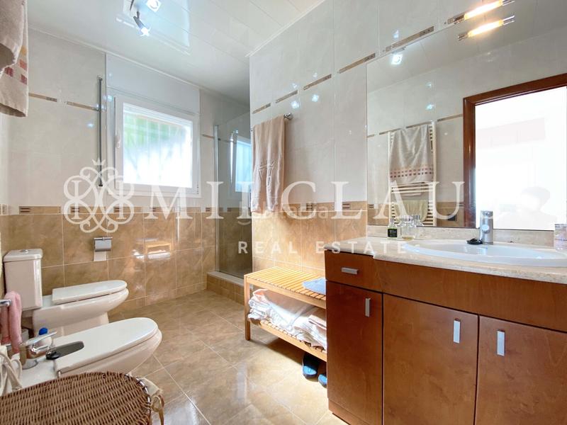 Foto 212b7b46-7b5e-4291-b33d-ef52c4d1de38. Casa amb xemeneia calefacció aparcament piscina a Sant Iscle de Vallalta