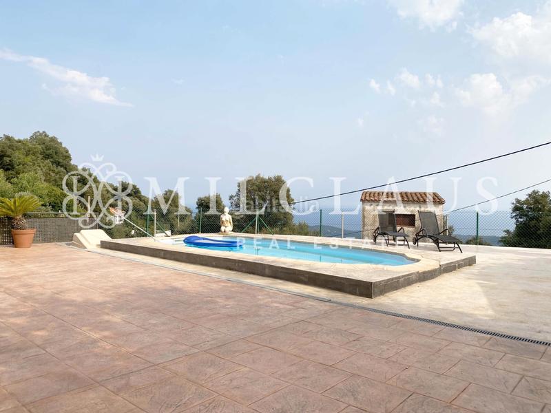 Foto 6075dcb1-a765-4790-94e7-341757ec1aa0. Casa amb xemeneia calefacció aparcament piscina a Sant Iscle de Vallalta