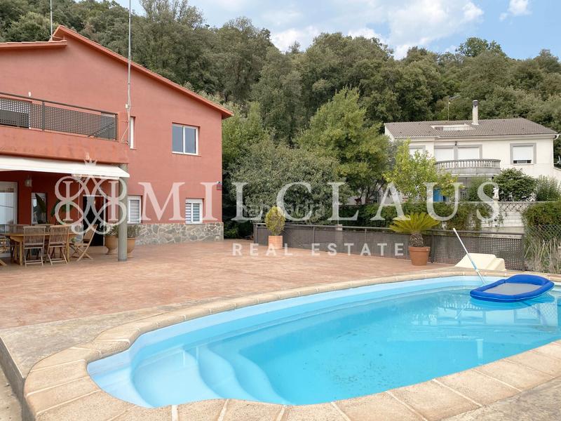 Foto a3c40d8a-19d4-4cf6-aafb-c501c8e0f615. Casa amb xemeneia calefacció aparcament piscina a Sant Iscle de Vallalta