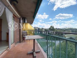 Appartement  Carrer de les basulles. Práctico piso esquinero y soleado en talamanca