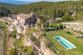 Masia a Desconocido 10. Milclaus les presenta la masa el cingle en el pueblo de talaman