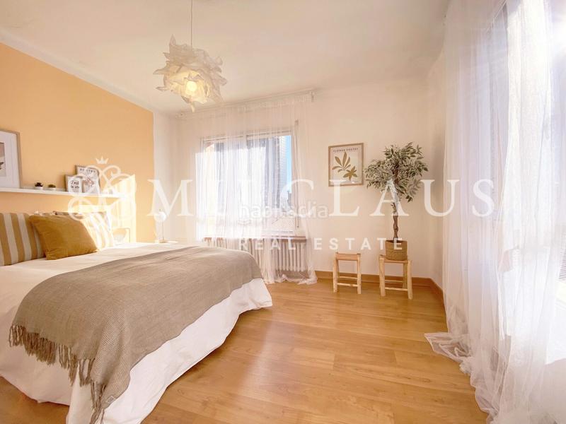 Foto 0ca1c130-ad02-44a0-8f34-2a846bae7300. Flat with fireplace heating in Barri del Centre Terrassa